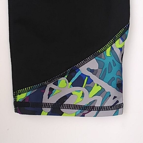 Fabletics Athletic Yoga Cropped Leggings hidden pocket abstract multicolor hems - Picture 7 of 8